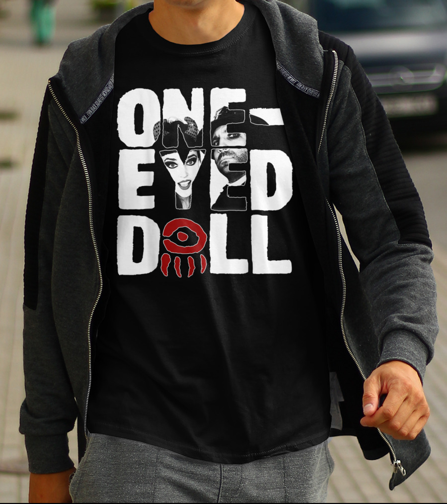 OneEyed Doll Band Selfie Eye Classicfit T-Shirt