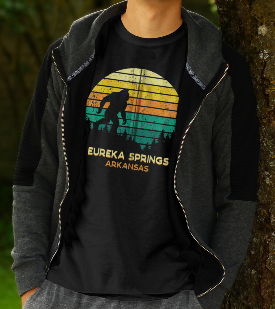 Eureka Springs Arkansas Retro Bigfoot Silhouette Sunset T-Shirt