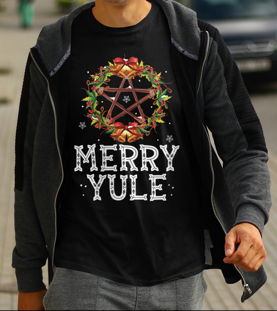 Merry Yule Holly Wreath With Pentagram And Bells T-Shirt
