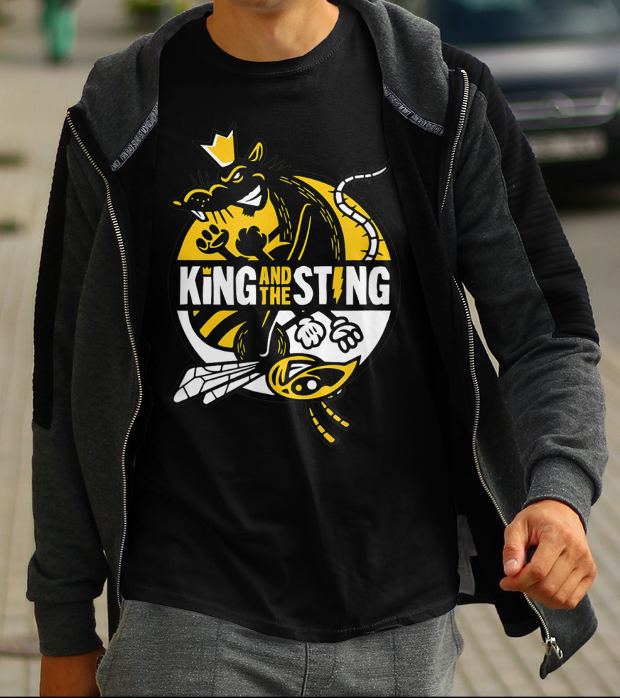 KING AND THE STING Crowned Rat And Bee Emblem T-Shirt