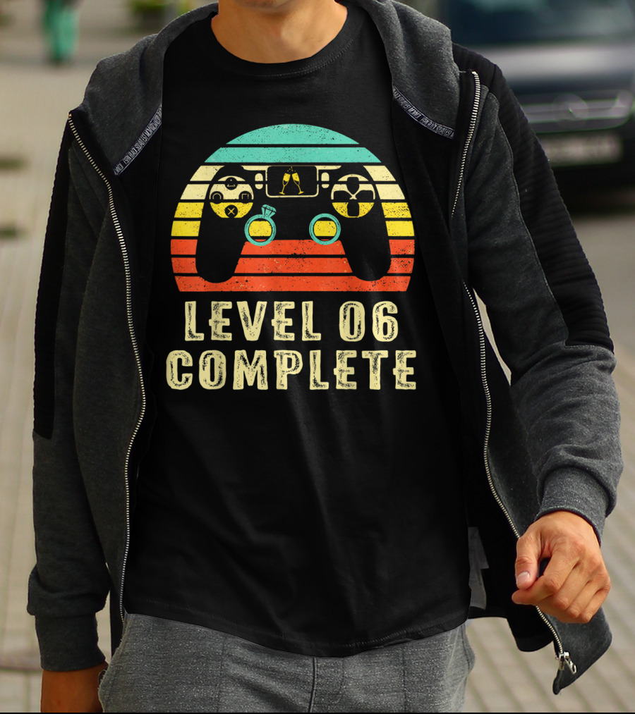 Level 06 Complete Vintage Gamer Controller Celebrate 6th Wed T-Shirt