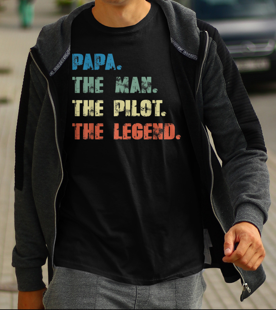 Papa The Man The Pilot The Legend Dad Father's Dayคำคมยอดนิยมเพื่อคุณพ่อที่เป็นนักบิน T-Shirt