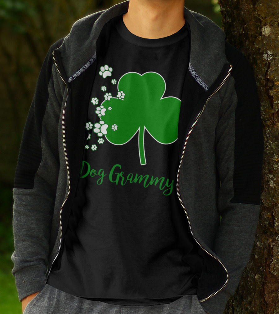 Dog Grammy Irish Shamrock With Paw Prints Best Grandmother's T-Shirt