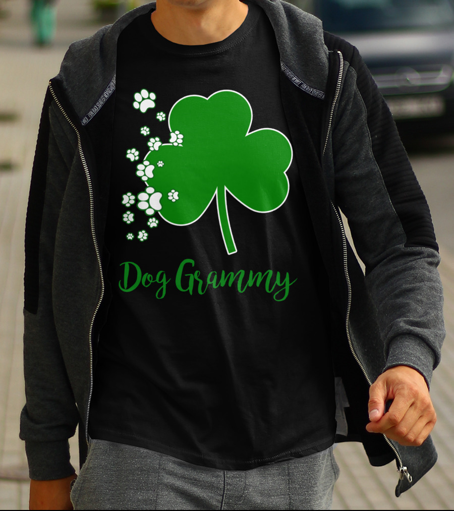 Dog Grammy Irish Shamrock With Paw Prints Best Grandmother's T-Shirt