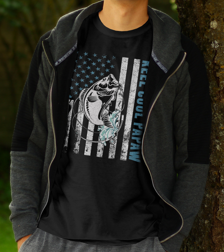 Reel Cool Papaw American Fishing Lovers Patriotic Vintage Bass T-Shirt