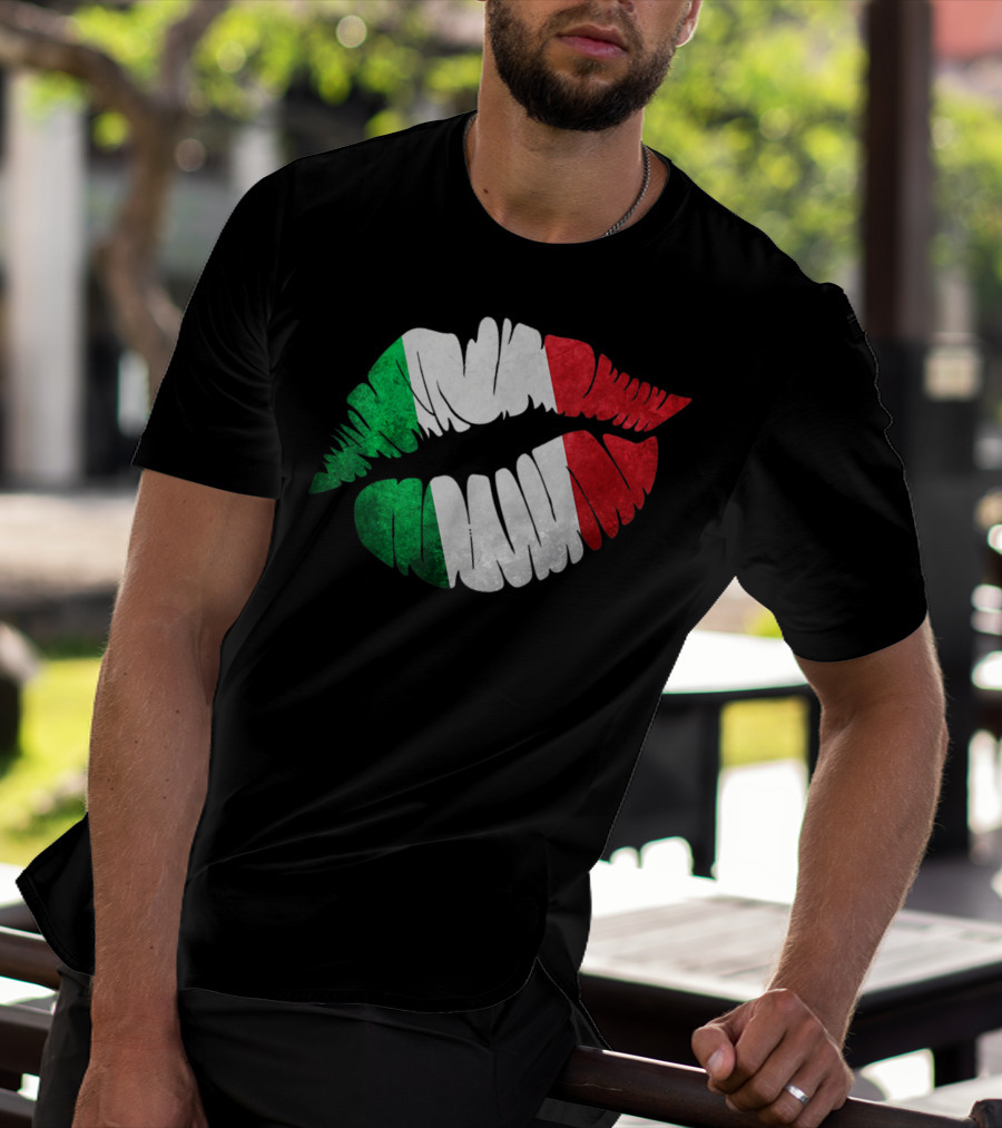 Italy Flag Distressed Patriotic Kiss T-Shirt
