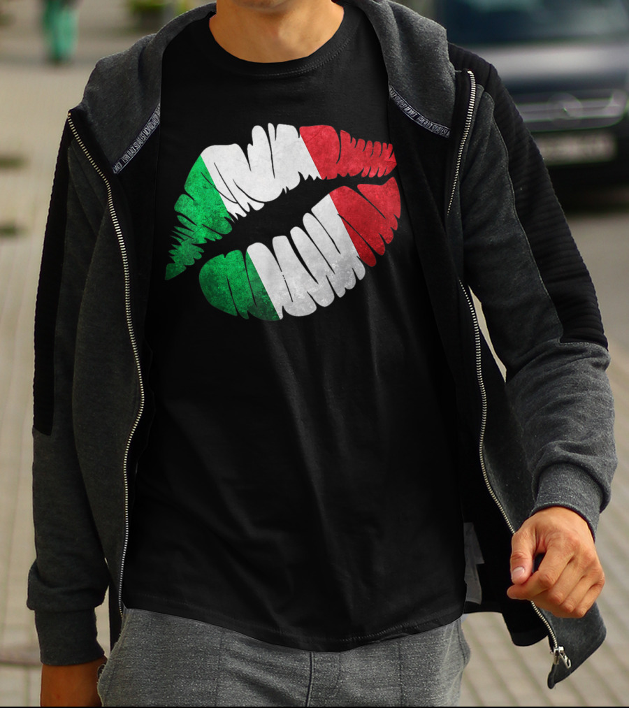Italy Flag Distressed Patriotic Kiss T-Shirt