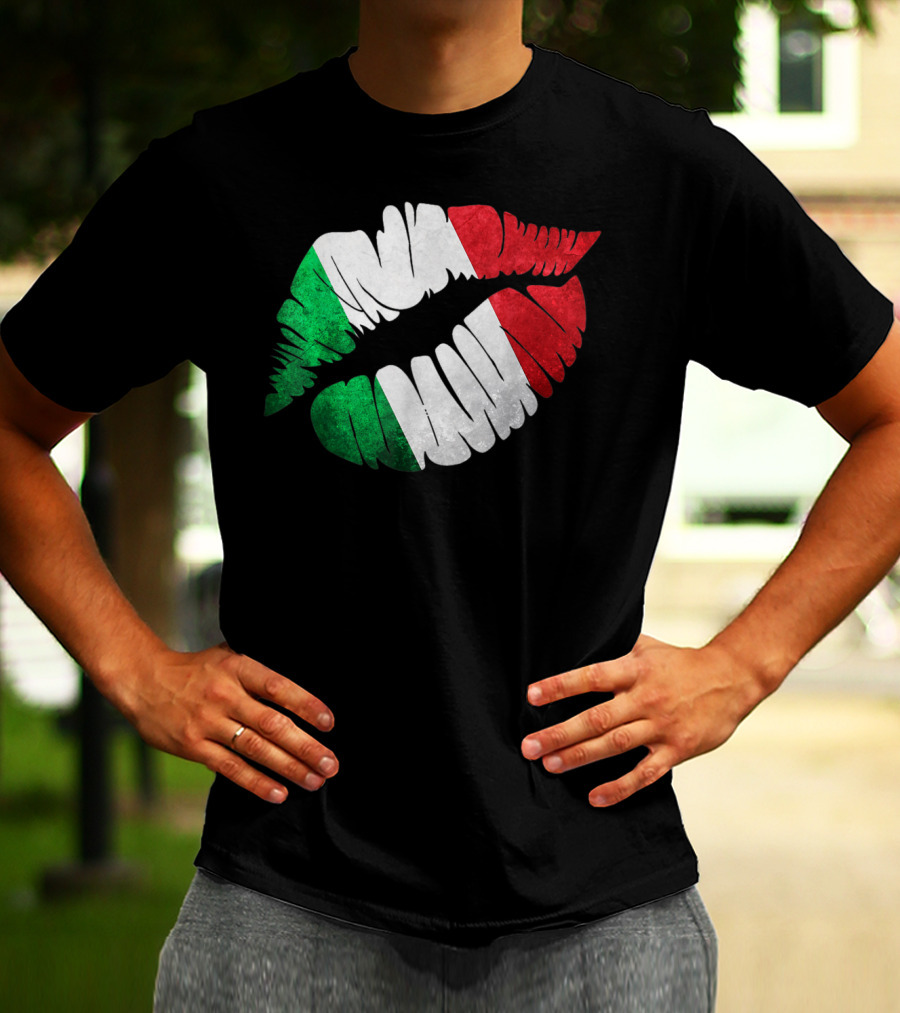 Italy Flag Distressed Patriotic Kiss T-Shirt