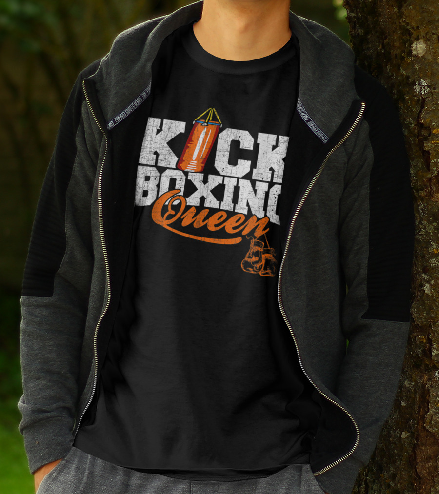 Kickboxing Queen Punching Bag And Boxing Gloves T-Shirt