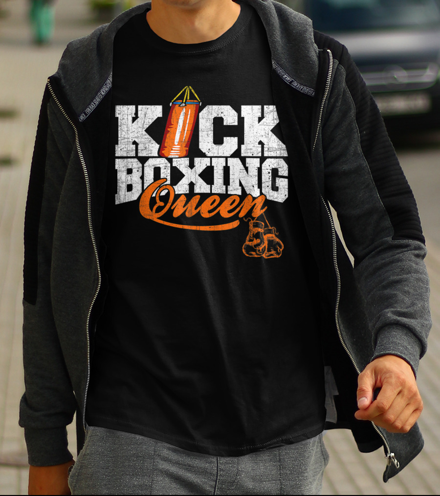 Kickboxing Queen Punching Bag And Boxing Gloves T-Shirt