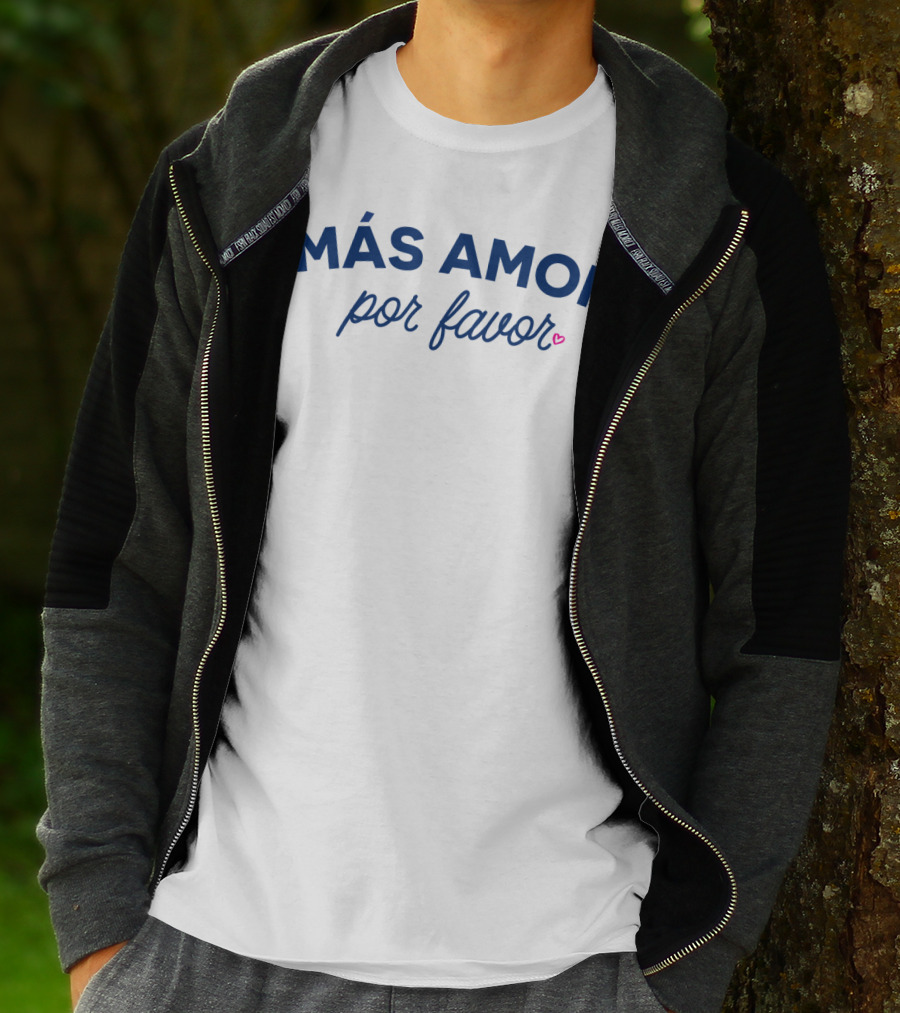 Más Amor Por Favor Heart T-Shirt