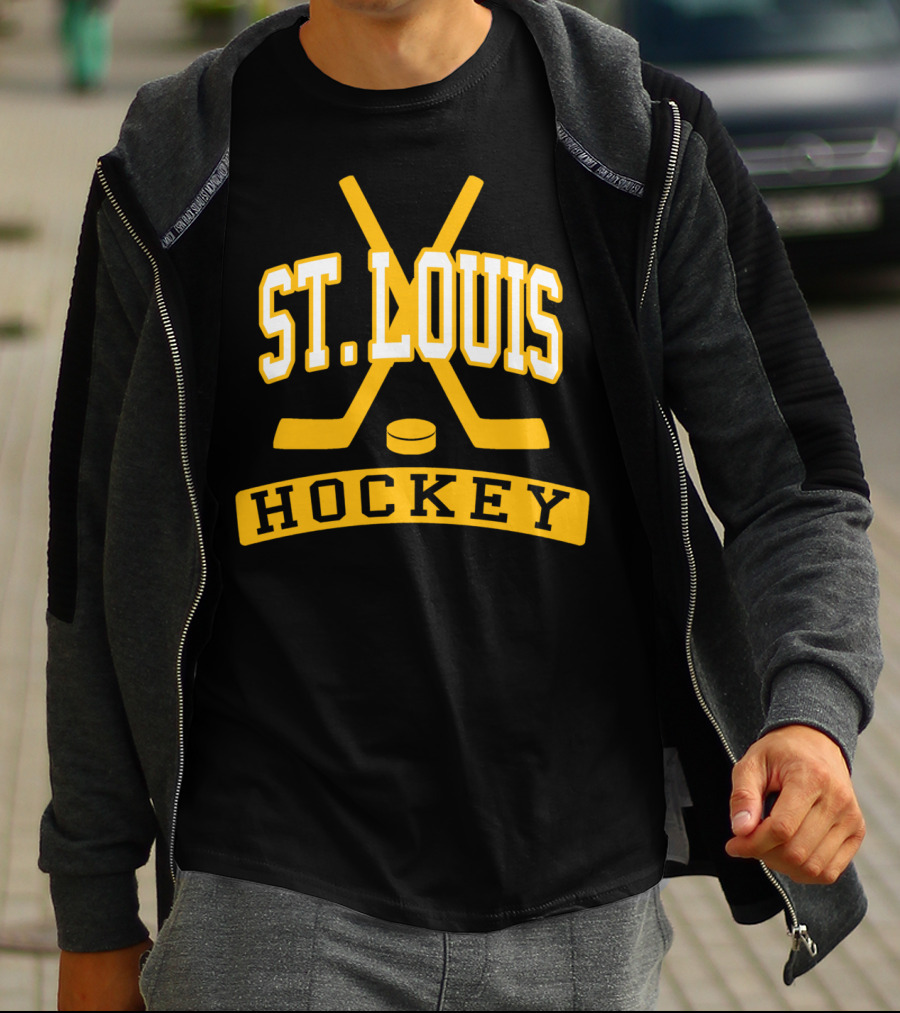 St. Louis Hockey Vintage Crossed Sticks And Puck T-Shirt