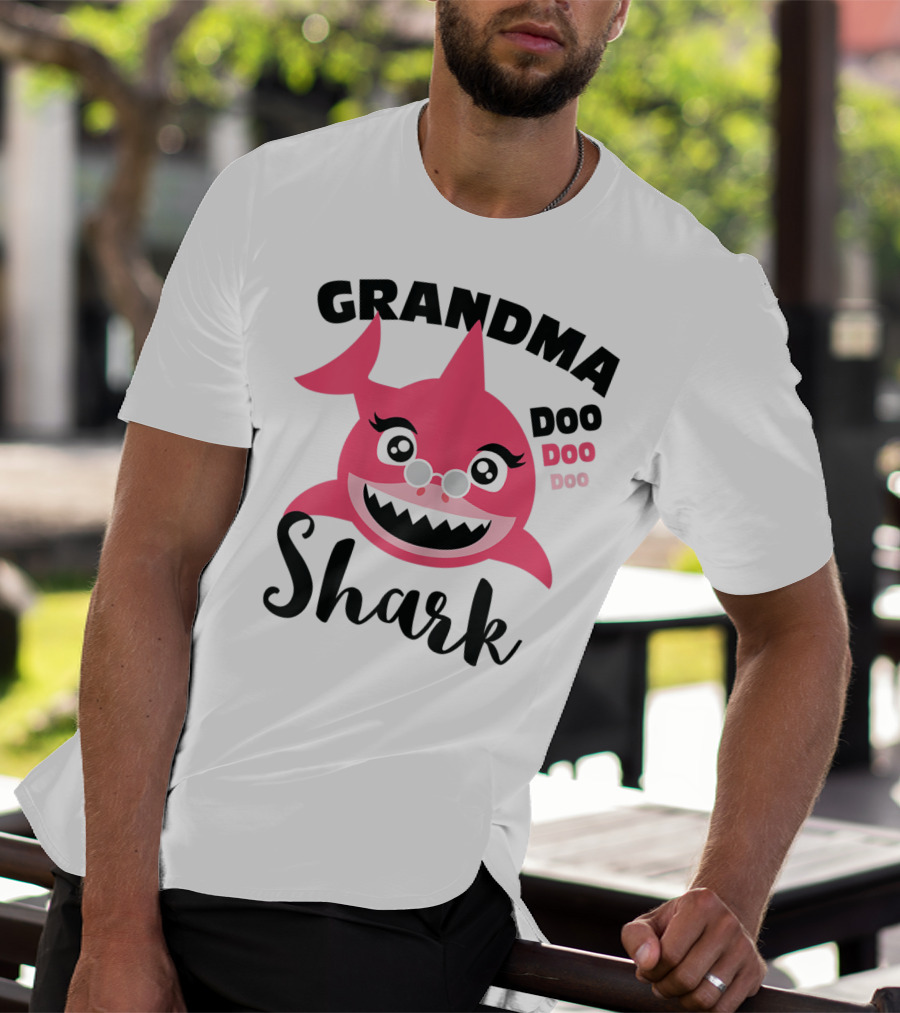 Grandma Shark Doo Doo Doo Pink Shark With Glasses T-Shirt