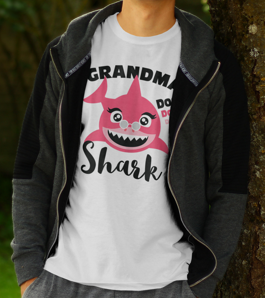Grandma Shark Doo Doo Doo Pink Shark With Glasses T-Shirt