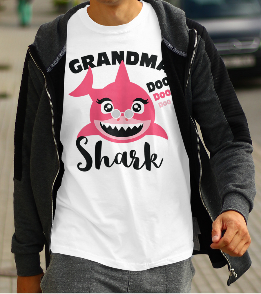 Grandma Shark Doo Doo Doo Pink Shark With Glasses T-Shirt