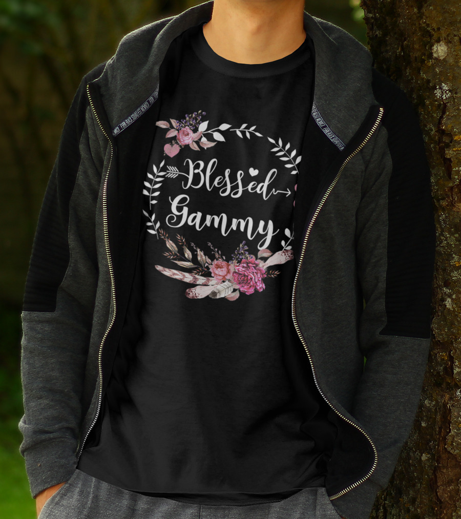 Blessed Gammy Floral Wreath With Pink Hearts And Flowers T-Shirt
