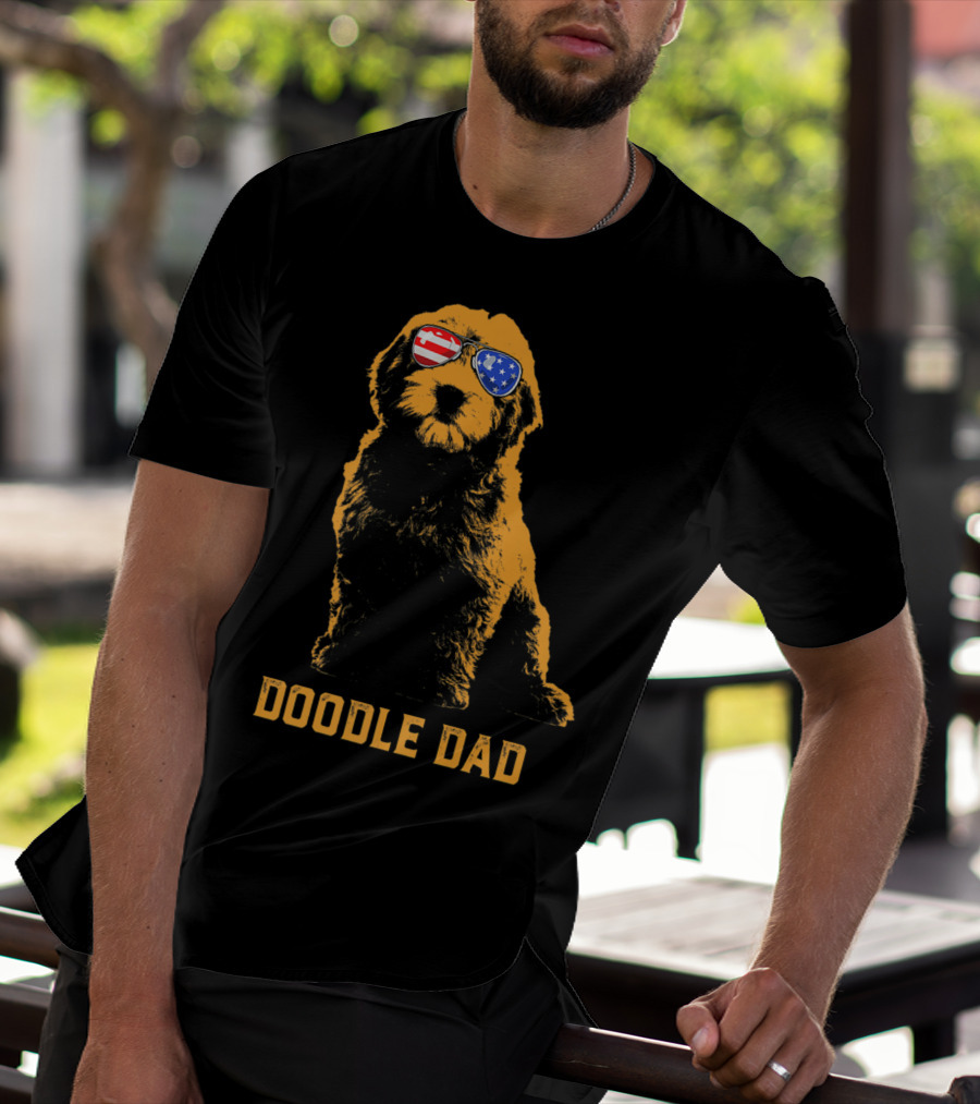 Doodle Dad Men's Goldendoodle With American Flag Sunglasses T-Shirt