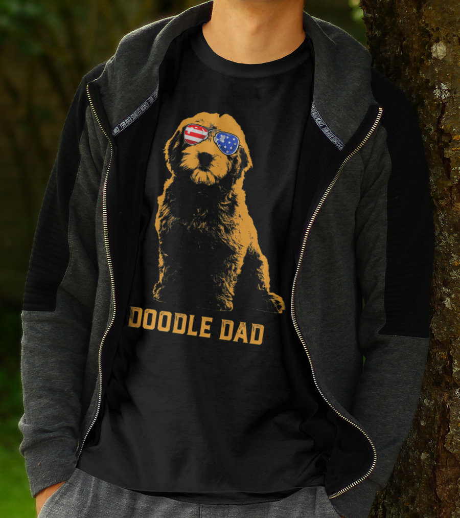 Doodle Dad Men's Goldendoodle With American Flag Sunglasses T-Shirt