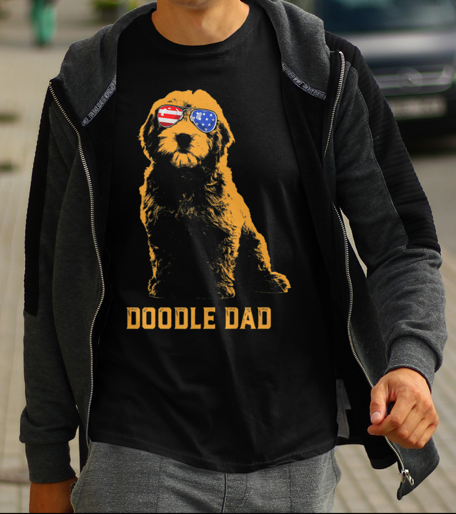 Doodle Dad Men's Goldendoodle With American Flag Sunglasses T-Shirt