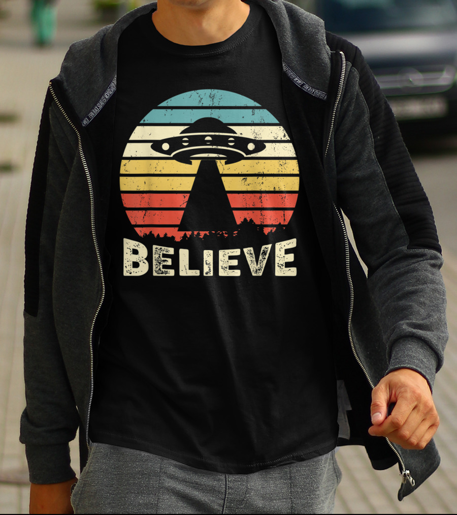 Vintage UFO Hunter Believe I Want To Believe Retro Alien T-Shirt