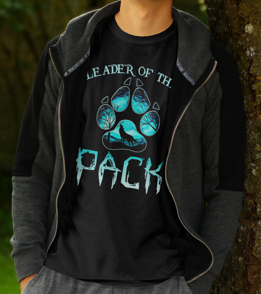 Leader Of The Pack Howling Wolf Silhouette In Pawprint For Dog And Pet Lovers T-Shirt