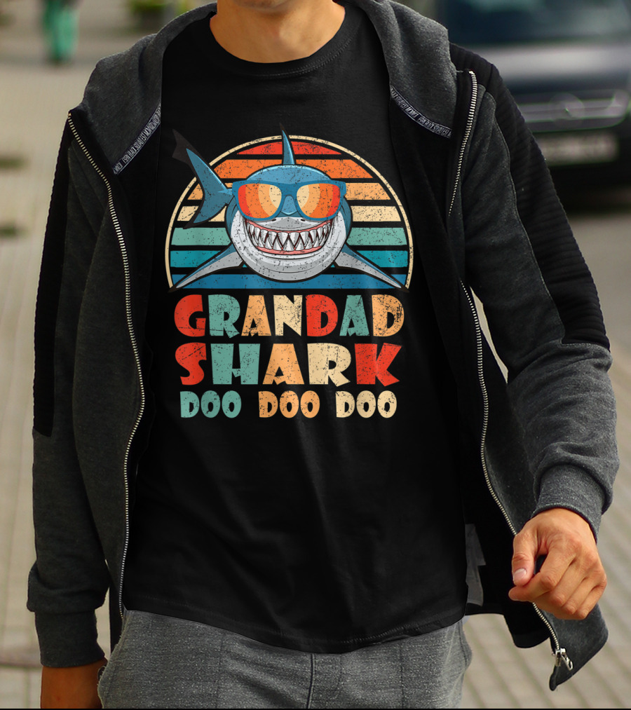 Grandad Shark Doo Doo Doo Vintage Stripes Sunglasses Mens Family Birthday T-Shirt
