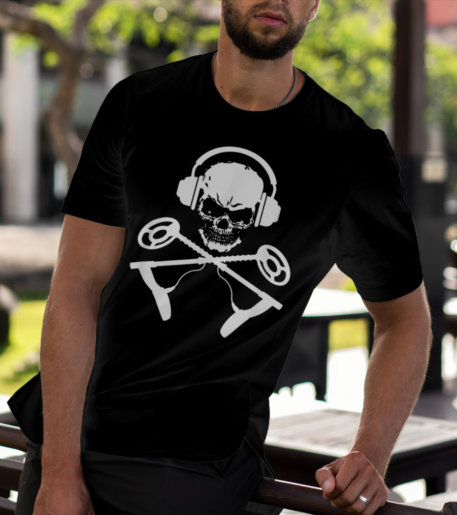 Skull Crossbones Headphones Metal Detecting T-Shirt