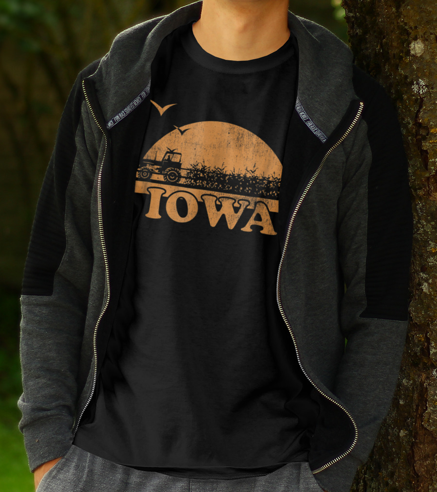 Vintage Iowa 70s 80s Distressed Sunrise Tractor Scene T-Shirt