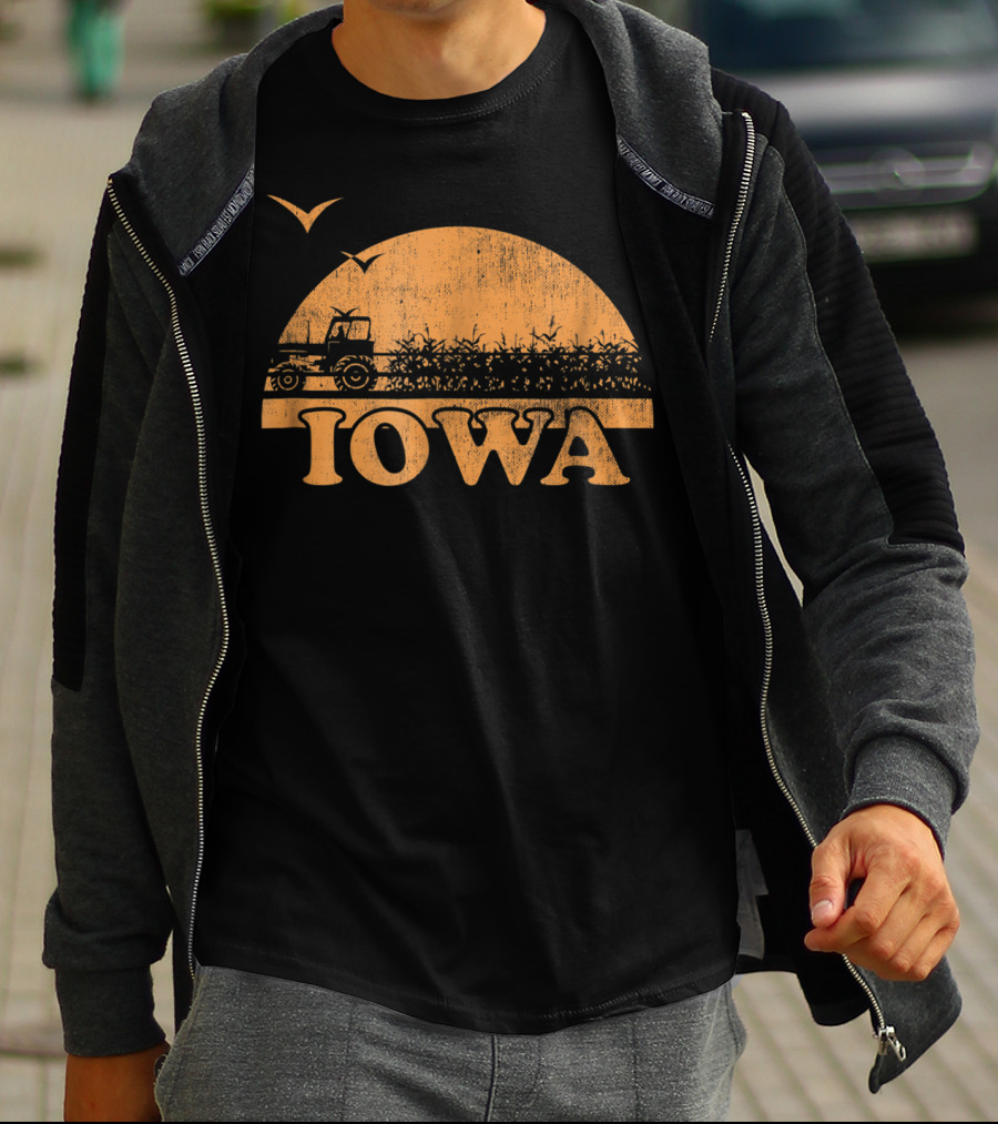 Vintage Iowa 70s 80s Distressed Sunrise Tractor Scene T-Shirt
