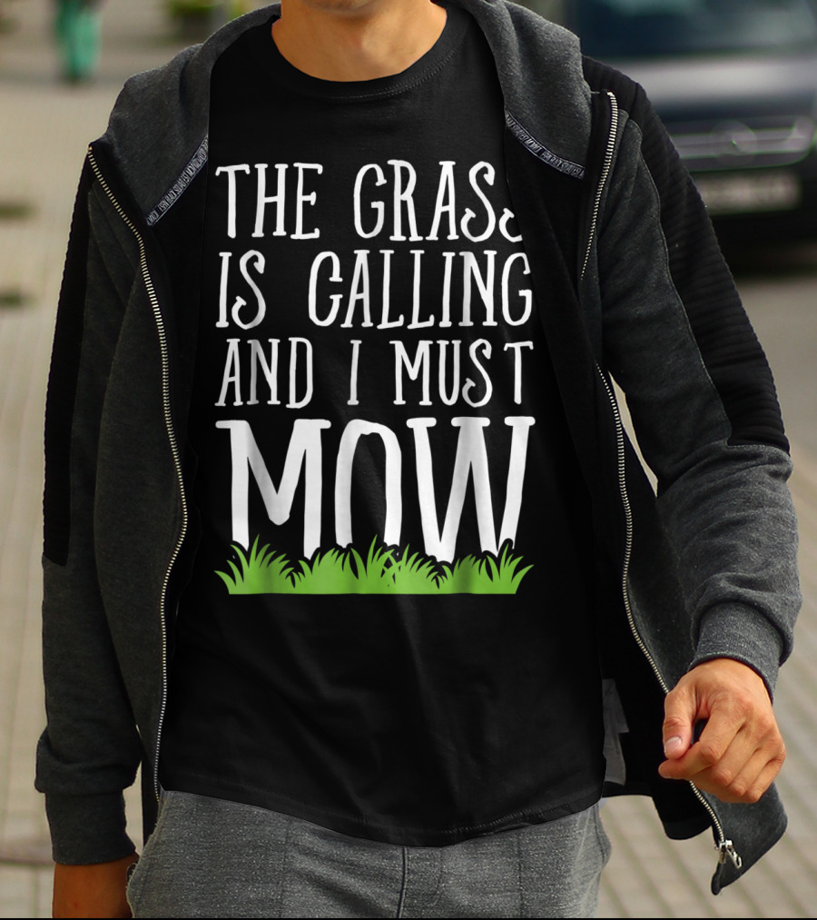 The Grass Is Calling And I Must Mow Lawn With Green Grass Visuals T-Shirt