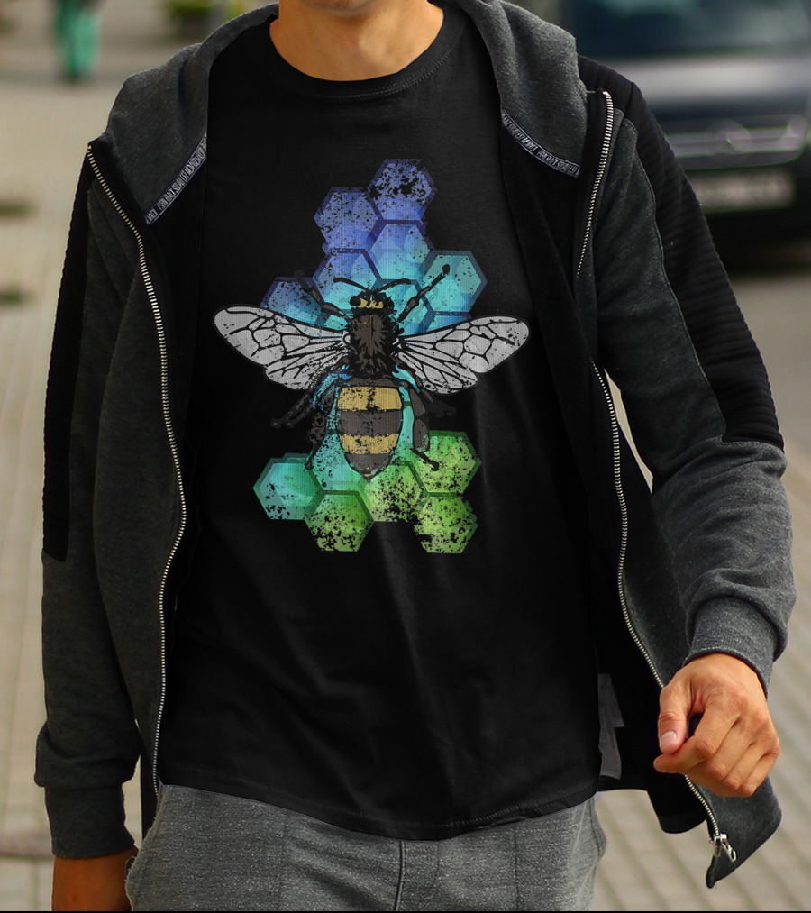 Honey Bee Beekeeping Vintage Naturalist Honeycomb Background T-Shirt