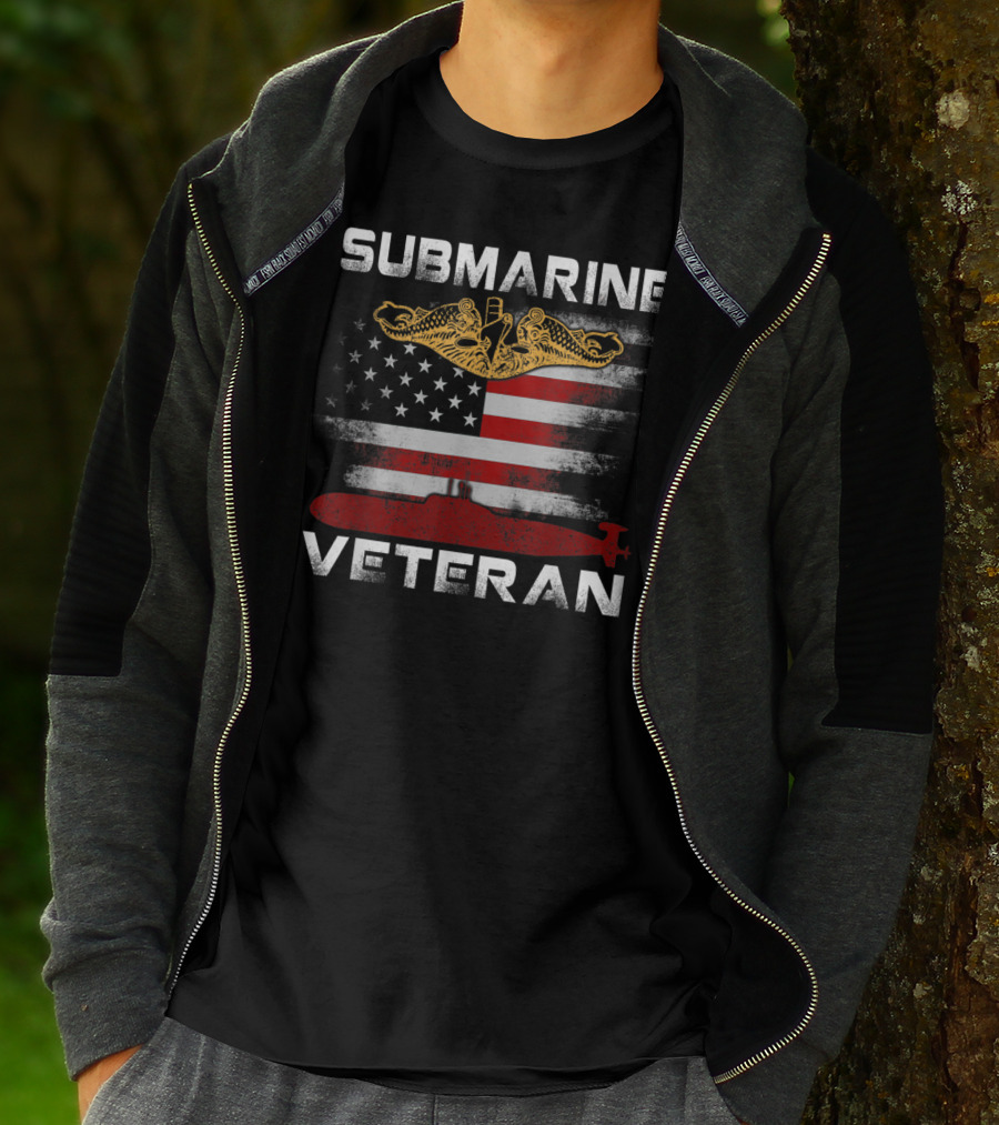 Submarine Veteran American Flag US Navy Vet Emblem T-Shirt