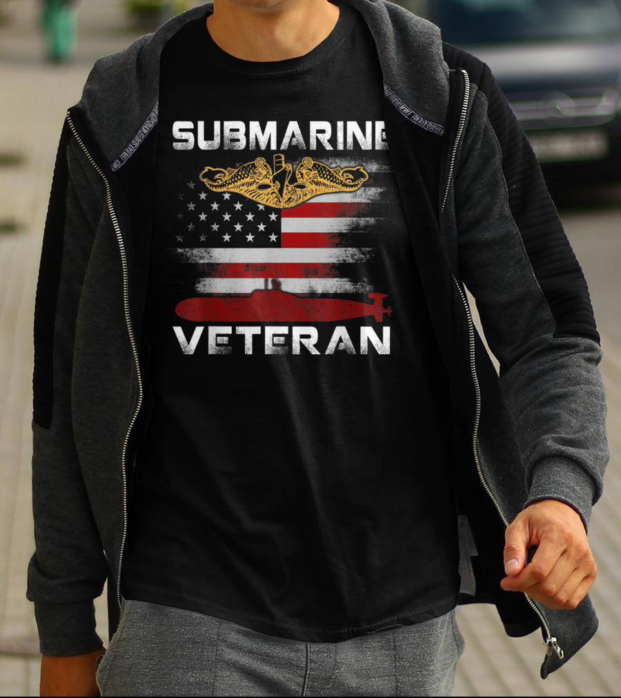 Submarine Veteran American Flag US Navy Vet Emblem T-Shirt