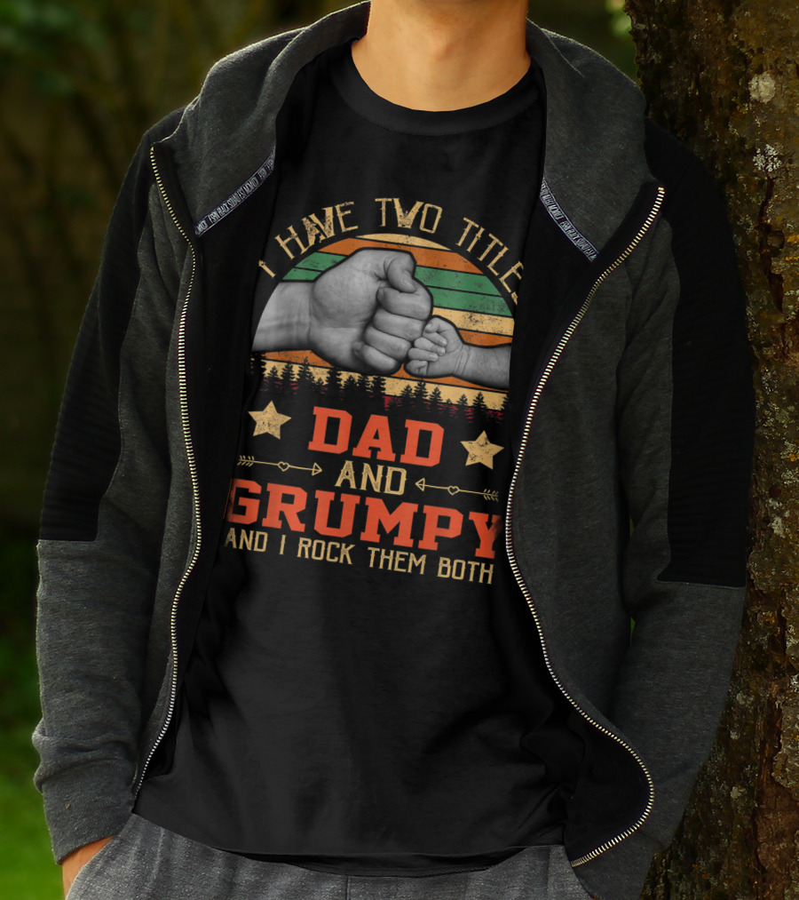 I Have Two Titles Dad And Grumpy Grandpa And I Rock Them Both Fist Bump Retro Vintage Stars T-Shirt