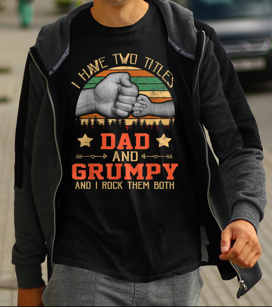I Have Two Titles Dad And Grumpy Grandpa And I Rock Them Both Fist Bump Retro Vintage Stars T-Shirt
