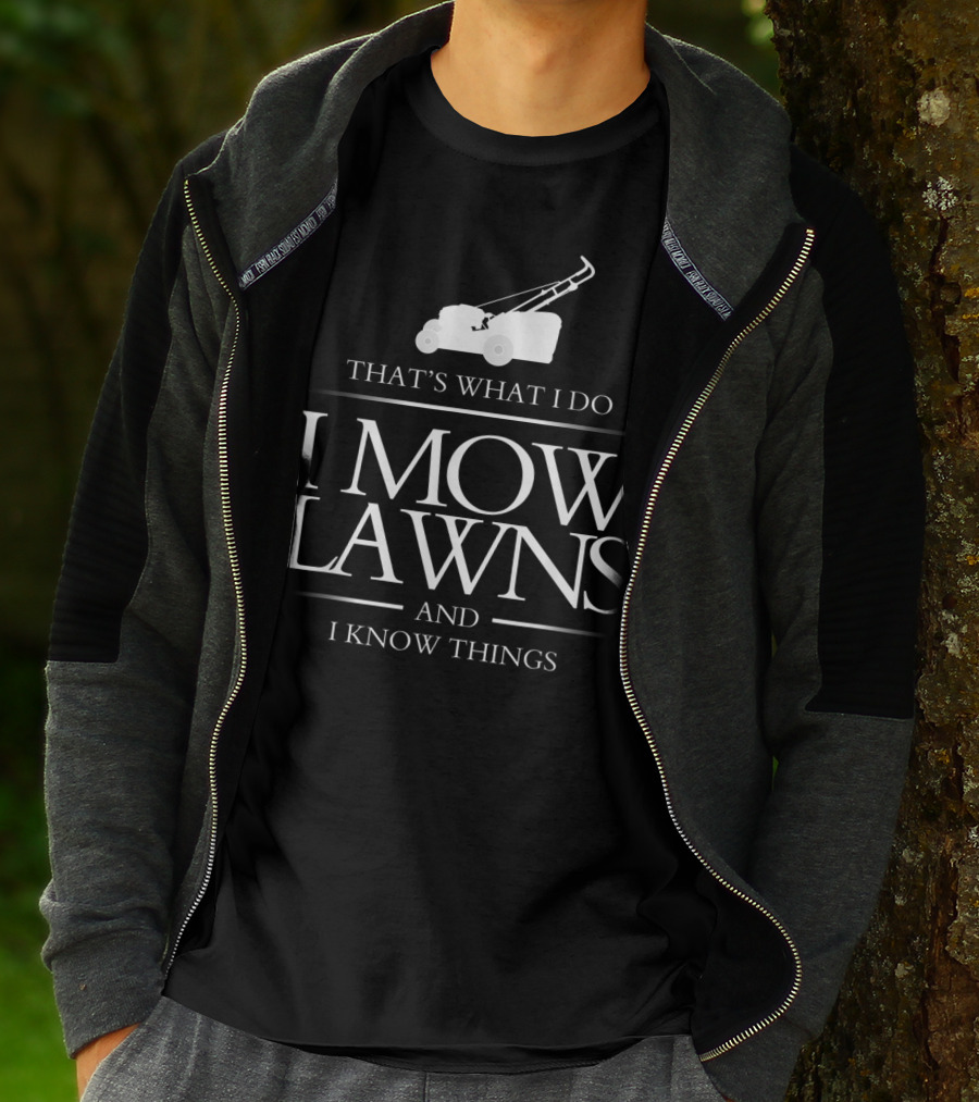 That's What I Do I Mow Lawns And I Know Things T-Shirt