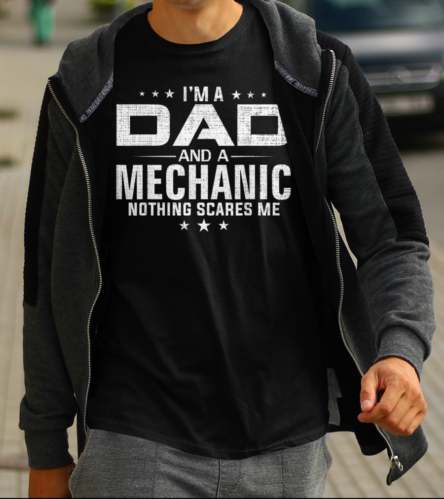 I'm A Dad And A Mechanic Nothing Scares Me Father's Day Cool T-Shirt