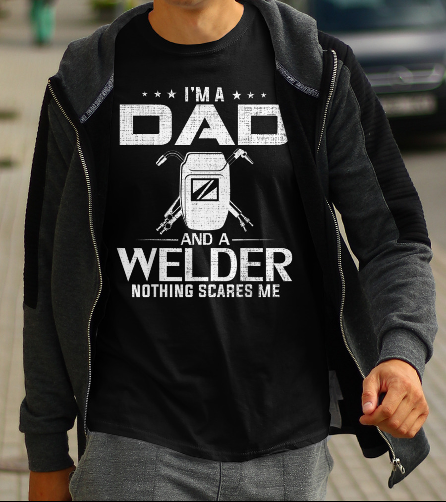 I'm A Dad And A Welder Nothing Scares Me Funny Father's Day Cool T-Shirt