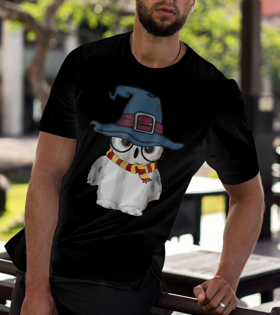 Cute Owl Wizard Hat With Striped Scarf T-Shirt
