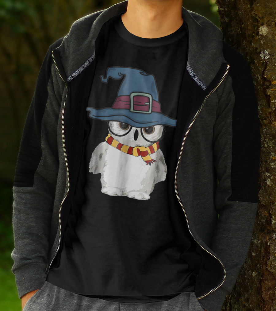 Cute Owl Wizard Hat With Striped Scarf T-Shirt