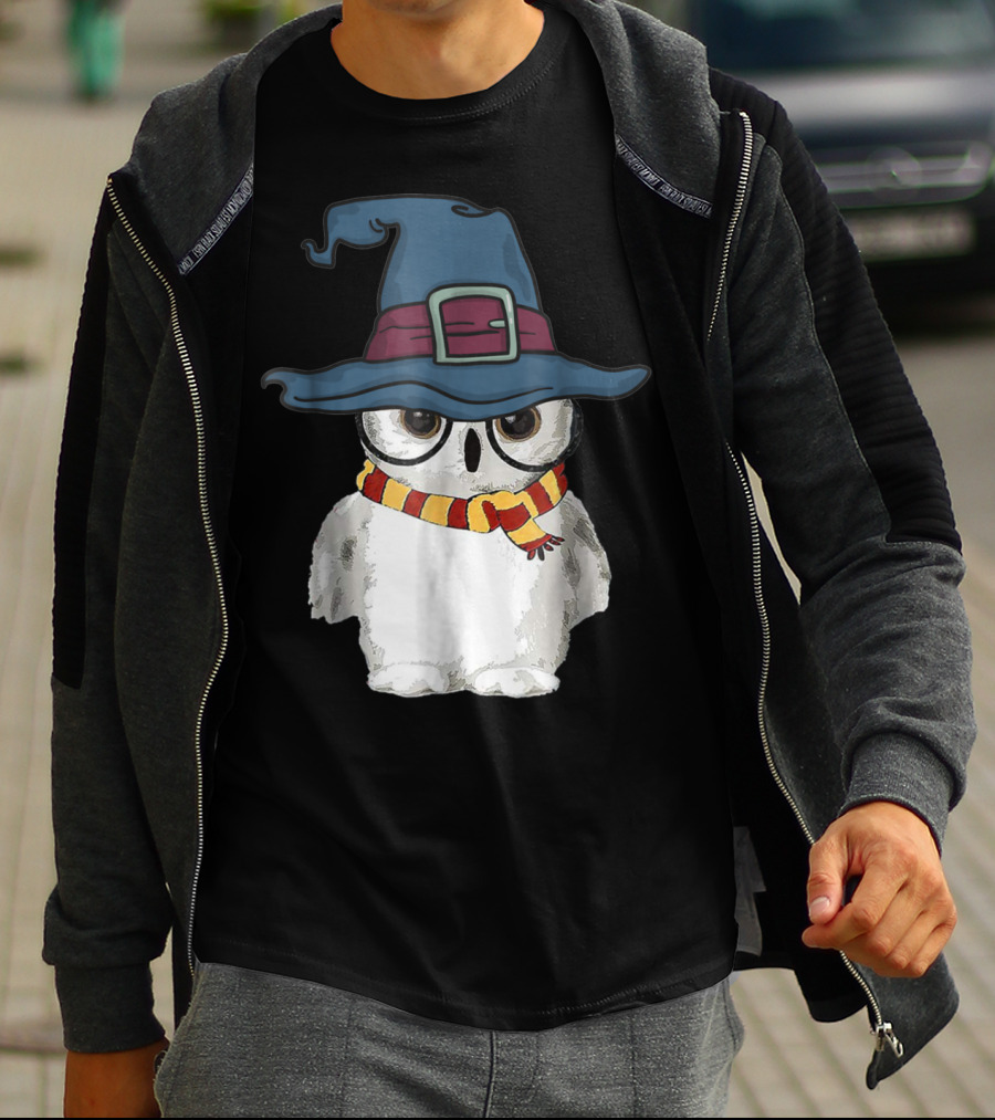 Cute Owl Wizard Hat With Striped Scarf T-Shirt