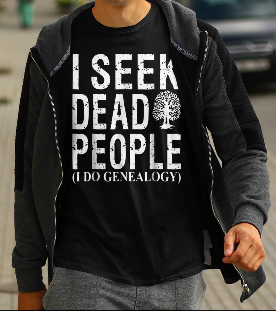 I Seek Dead People (I Do Genealogy) Genealogy For Family History Addicts T-Shirt