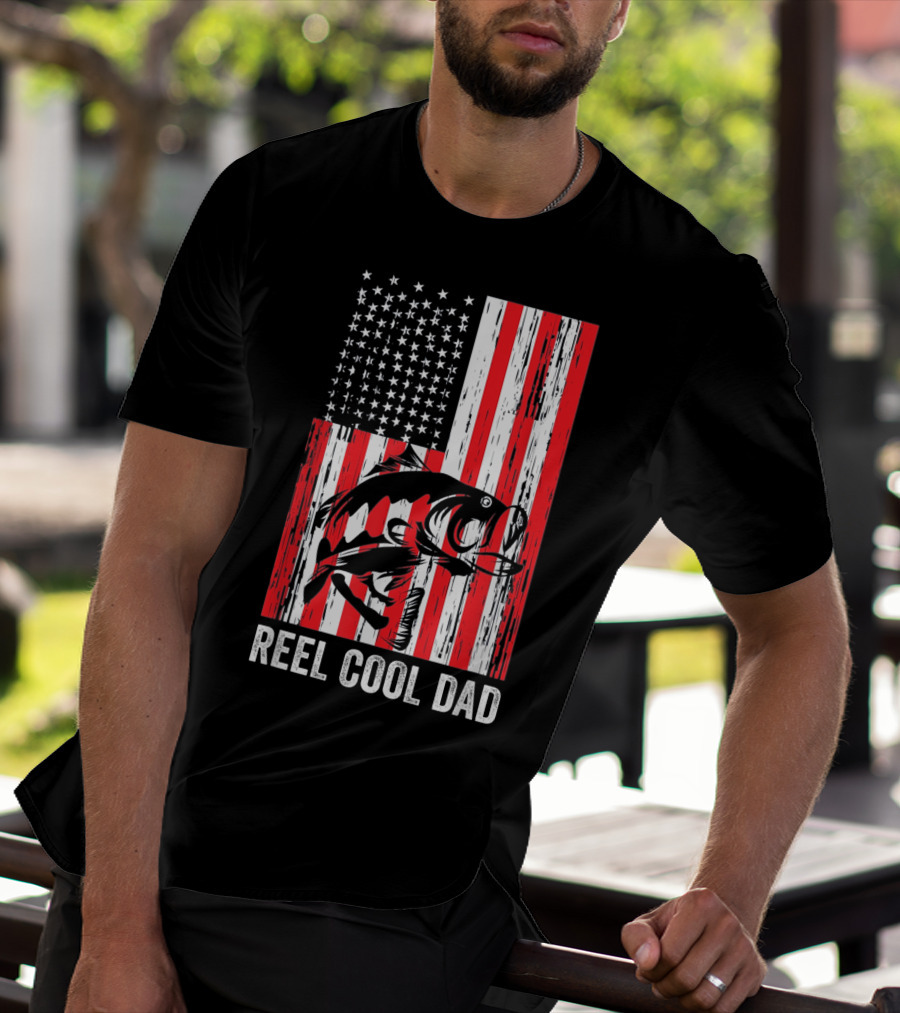 Reel Cool Dad Vintage Fisherman American Flag Father's Day T-Shirt