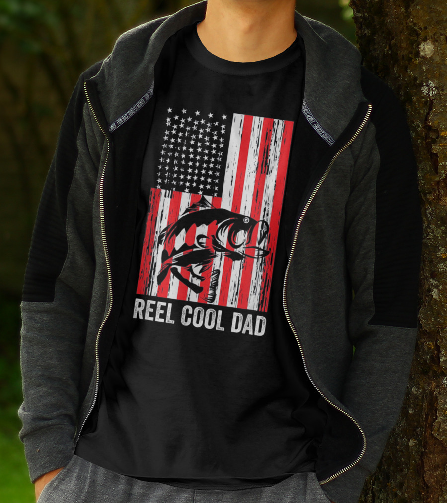 Reel Cool Dad Vintage Fisherman American Flag Father's Day T-Shirt