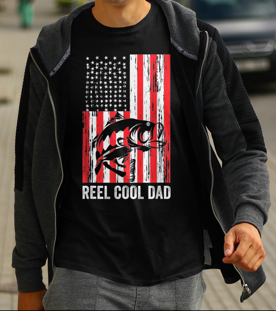 Reel Cool Dad Vintage Fisherman American Flag Father's Day T-Shirt