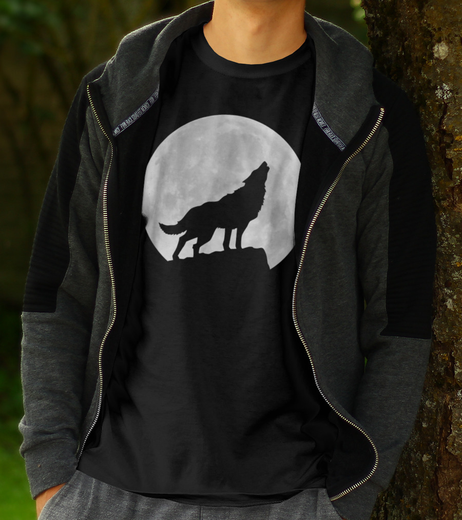 Wolf Howling At Full Moon Spirit Animal T-Shirt