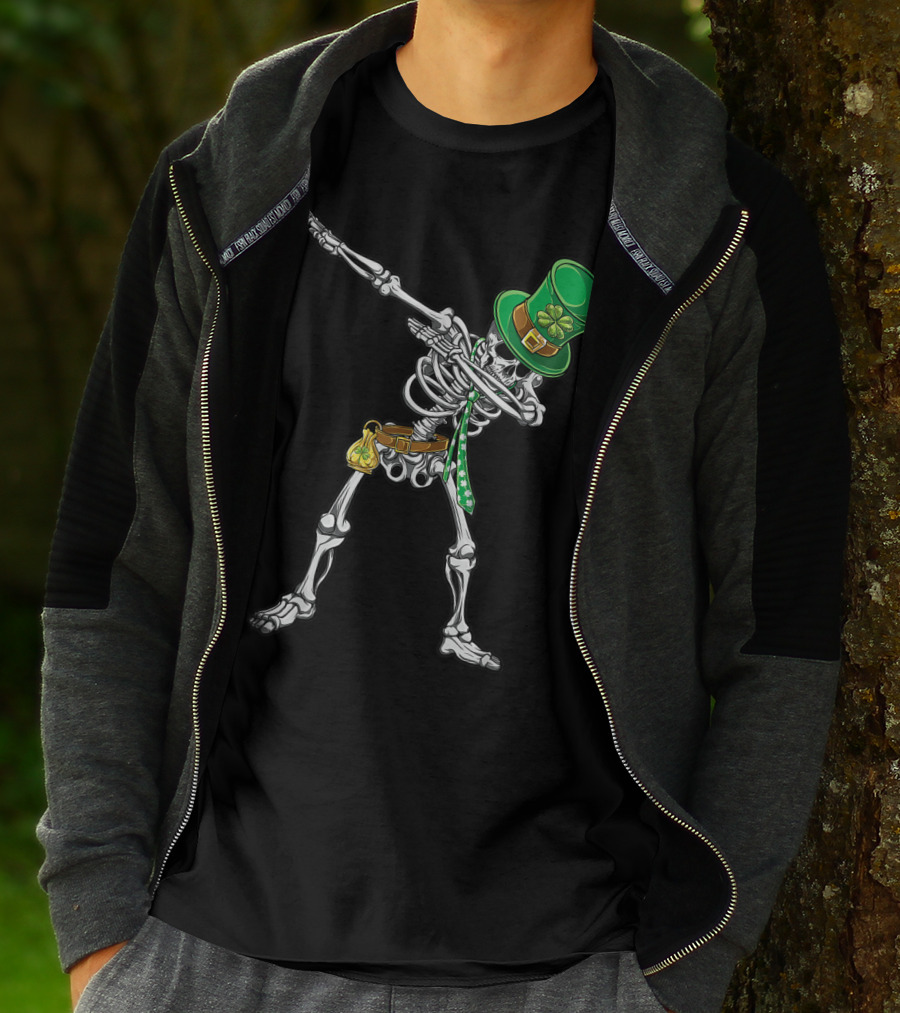 Dabbing Skeleton Leprechaun With Green Hat And Shamrock Tie T-Shirt