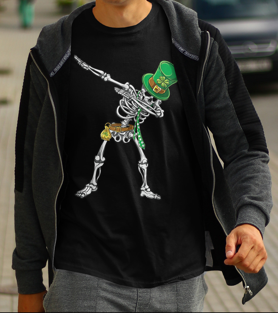Dabbing Skeleton Leprechaun With Green Hat And Shamrock Tie T-Shirt