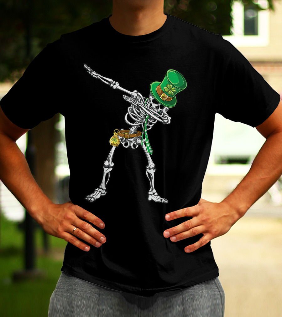 Dabbing Skeleton Leprechaun With Green Hat And Shamrock Tie T-Shirt