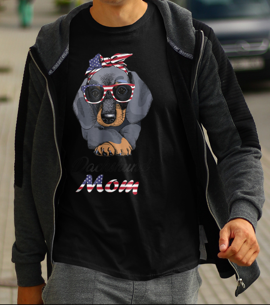 Dachshund Mom Bandana Glasses USA Flag T-Shirt